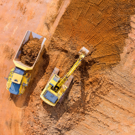 Operação com equipamentos pesados e suporte técnico da Eixo